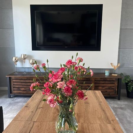 Apartament Happiness Jelenia Góra Buitenkant foto