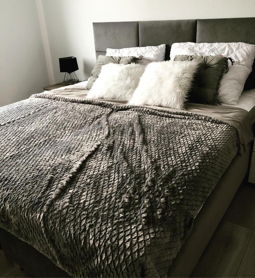 Apartament Happiness Jelenia Góra Buitenkant foto